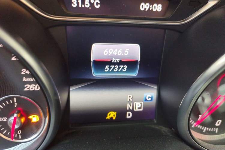 Used Mercedes-Benz GLA 2018 GLA 200 Fashion Model Odometer Close Up