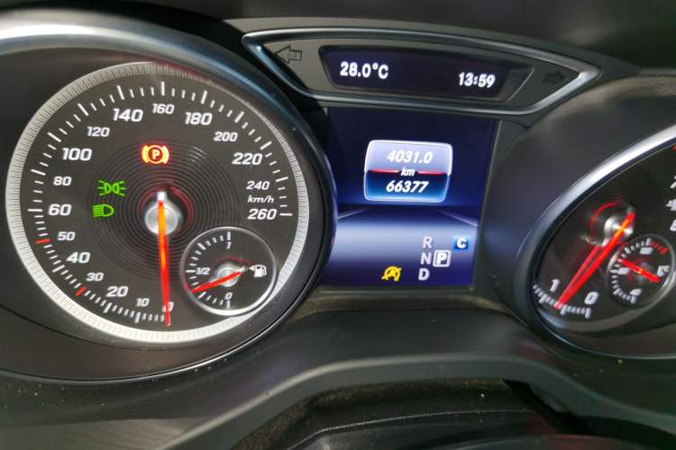 Used Mercedes-Benz GLA 2018 GLA 200 Fashion Model Odometer Close Up