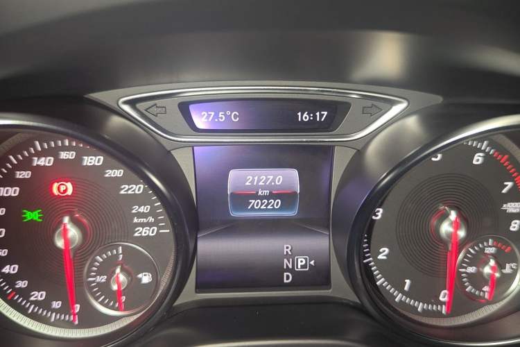 Used Mercedes-Benz GLA 2018 GLA 200 Sport Edition Odometer Close Up