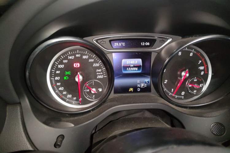 Used Mercedes-Benz GLA 2018 GLA 200 Fashion Model Odometer Close Up