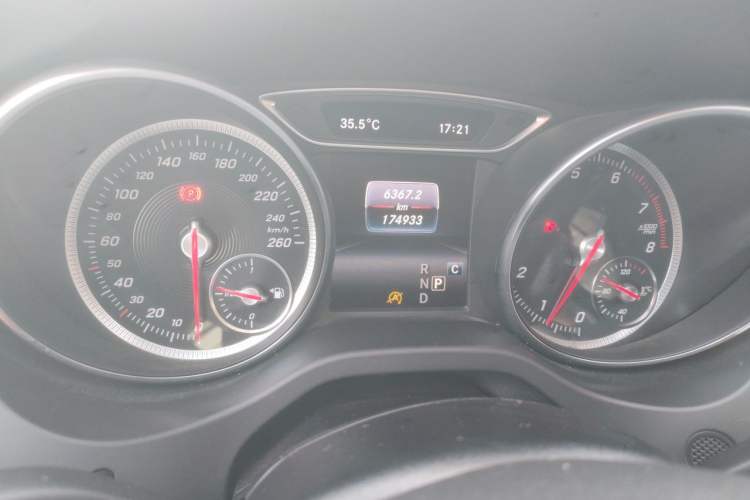Used Mercedes-Benz GLA 2018 GLA 200 Sport Edition Odometer Close Up