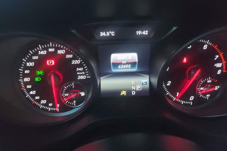 Used Mercedes-Benz GLA 2018 GLA 200 Sport Edition Odometer Close Up