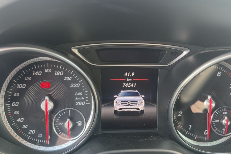 Used Mercedes-Benz GLA 2018 GLA 200 Sport Edition Odometer Close Up