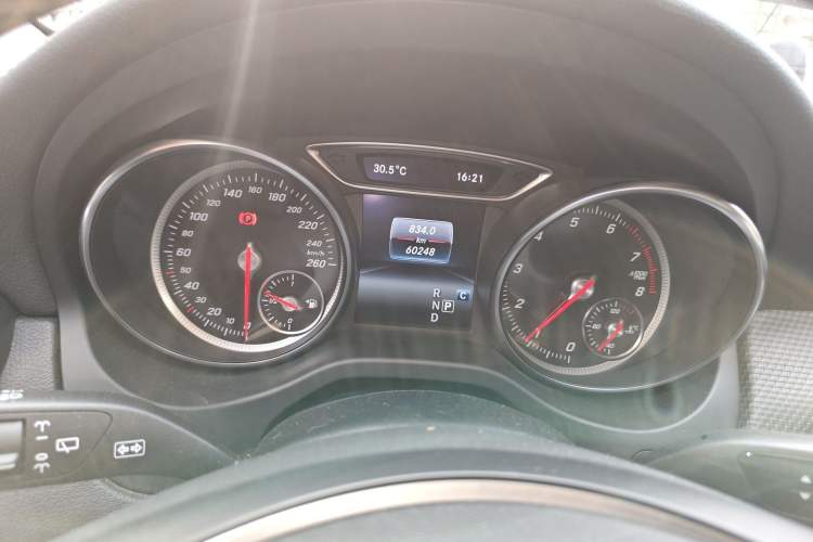 Used Mercedes-Benz GLA 2018 GLA 200 Fashion Model Odometer Close Up