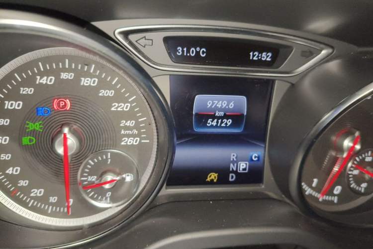 Used Mercedes-Benz GLA 2018 GLA 200 Fashion Model Odometer Close Up