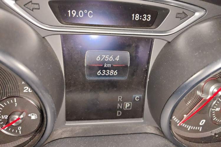 Used Mercedes-Benz GLA 2018 GLA 200 Fashion Model Odometer Close Up