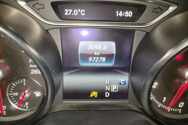 Used Mercedes-Benz GLA 2018 GLA 200 Sport Edition Odometer Close Up