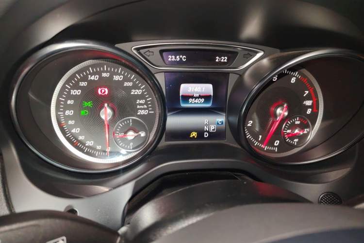 Used Mercedes-Benz GLA 2018 GLA 200 Fashion Model Odometer Close Up