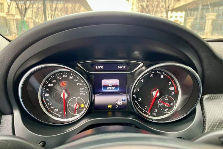 Used Mercedes-Benz GLA 2018 GLA 200 Sport Edition Odometer Close Up