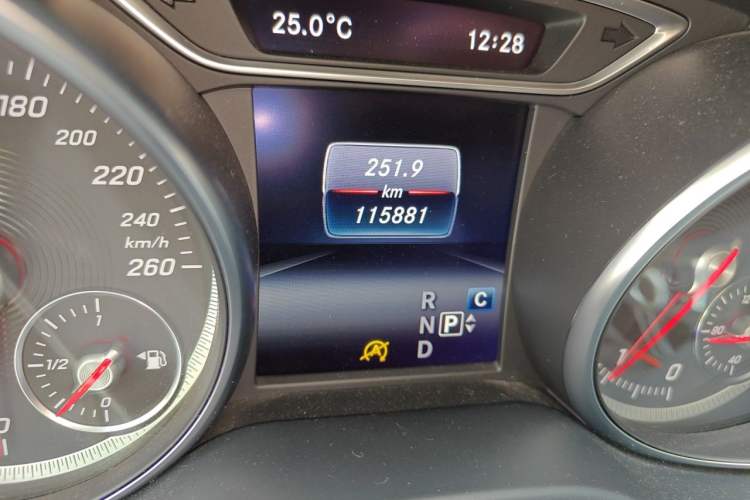 Used Mercedes-Benz GLA 2018 GLA 200 Fashion Model Odometer Close Up