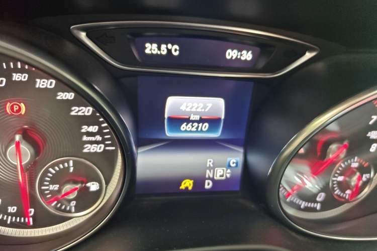 Used Mercedes-Benz GLA 2018 GLA 200 Fashion Model Odometer Close Up