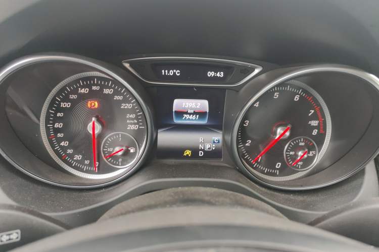 Used Mercedes-Benz GLA 2018 GLA 200 Fashion Model Odometer Close Up