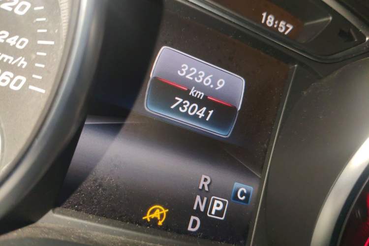 Used Mercedes-Benz GLA 2018 GLA 200 Fashion Model Odometer Close Up
