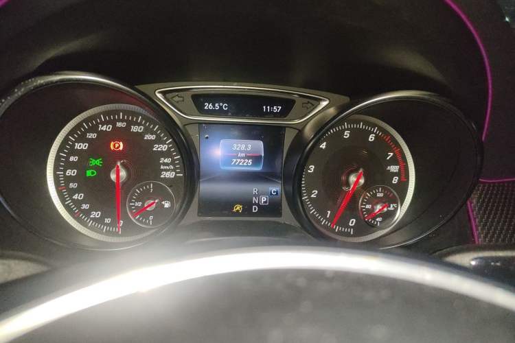 Used Mercedes-Benz GLA 2018 GLA 200 Fashion Model Odometer Close Up