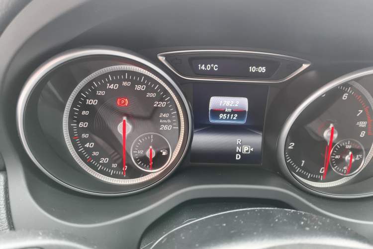 Used Mercedes-Benz GLA 2018 GLA 200 Sport Edition Odometer Close Up