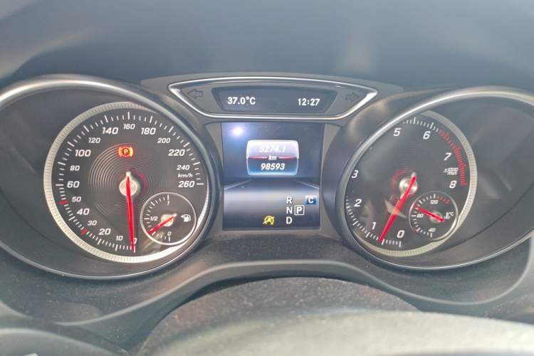 Used Mercedes-Benz GLA 2018 GLA 200 Fashion Model Odometer Close Up