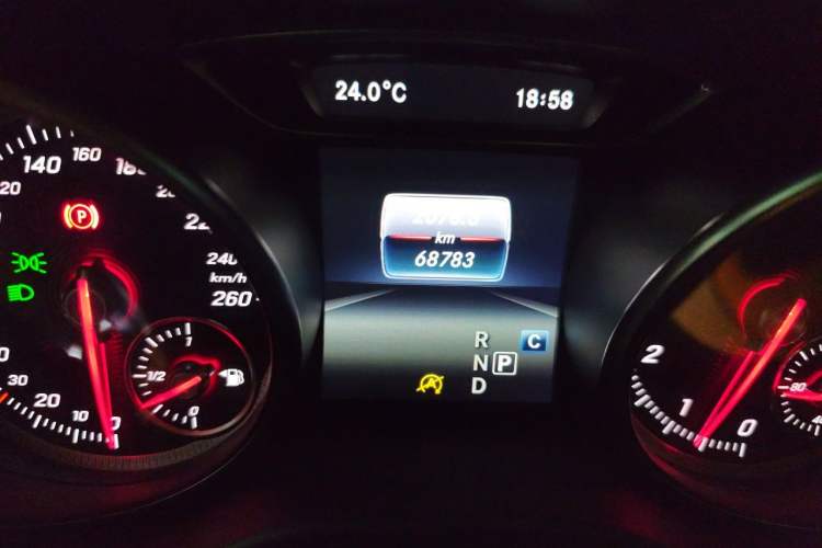 Used Mercedes-Benz GLA 2018 GLA 200 Fashion Model Odometer Close Up
