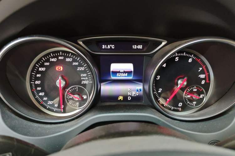 Used Mercedes-Benz GLA 2018 GLA 200 Sport Edition Odometer Close Up