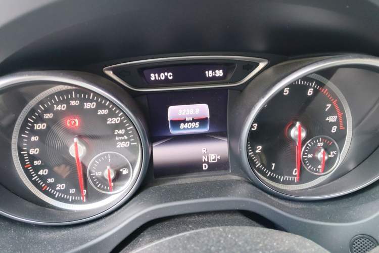 Used Mercedes-Benz GLA 2018 GLA 200 Fashion Model Odometer Close Up