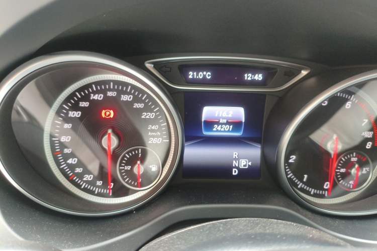 Used Mercedes-Benz GLA 2018 GLA 200 Fashion Model Odometer Close Up