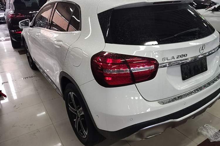 Used Mercedes-Benz GLA 2018 GLA 200 Fashion Model Rear Left 45 Deg