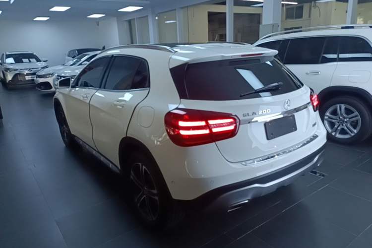 Used Mercedes-Benz GLA 2018 GLA 200 Fashion Model Rear Left 45 Deg
