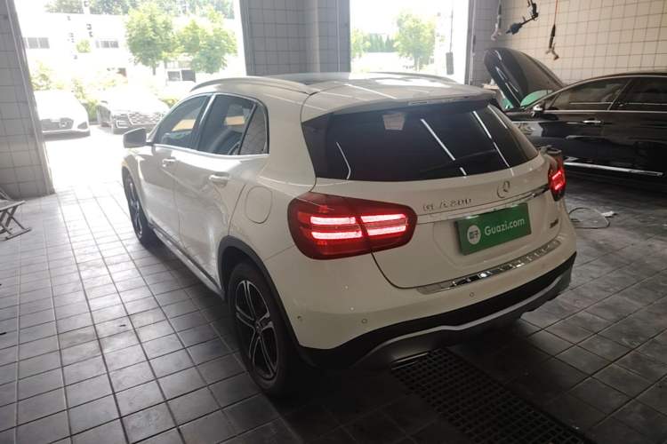 Used Mercedes-Benz GLA 2018 GLA 200 Fashion Model Rear Left 45 Deg