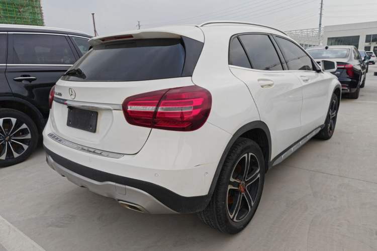 Used Mercedes-Benz GLA 2018 GLA 200 Fashion Model Rear Right 45 Deg