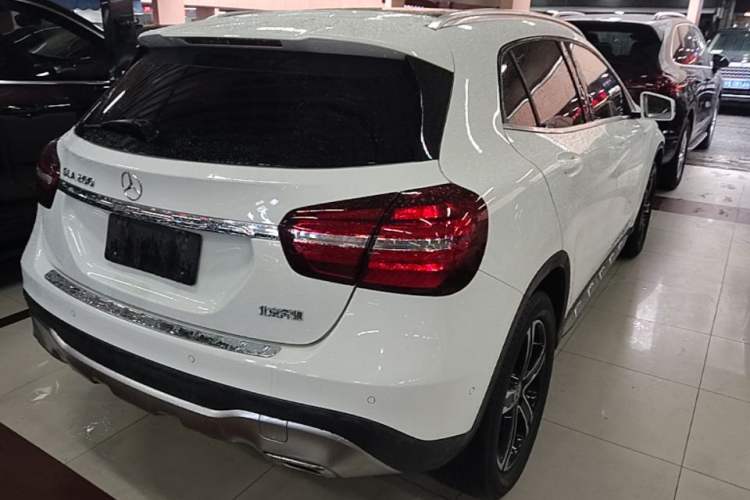 Used Mercedes-Benz GLA 2018 GLA 200 Fashion Model Rear Right 45 Deg