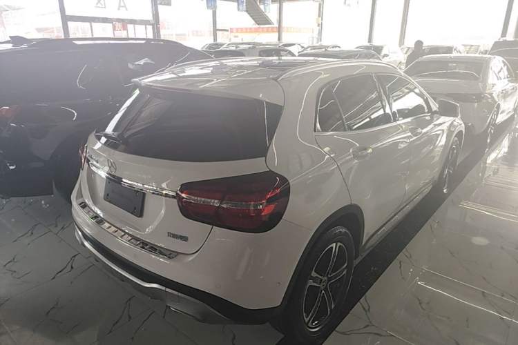 Used Mercedes-Benz GLA 2018 GLA 200 Fashion Model Rear Right 45 Deg