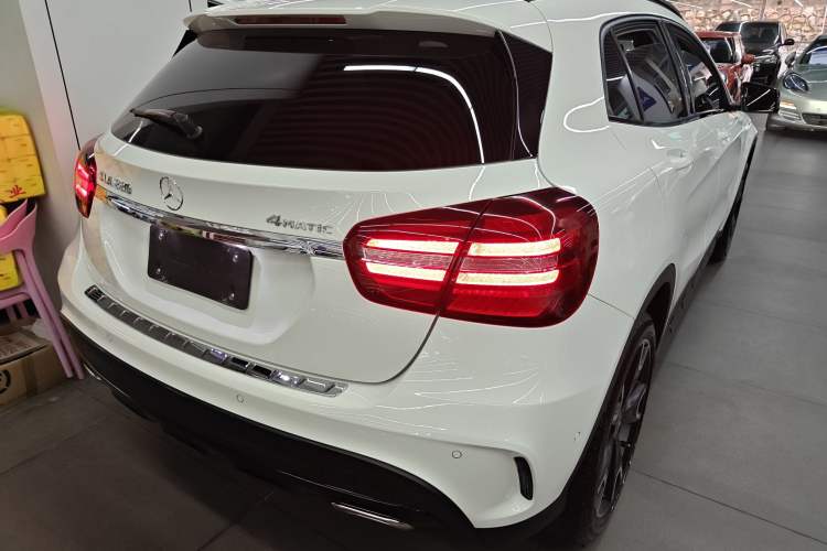 Used Mercedes-Benz GLA 2018 GLA 220 4MATIC Sport Edition Rear Right 45 Deg