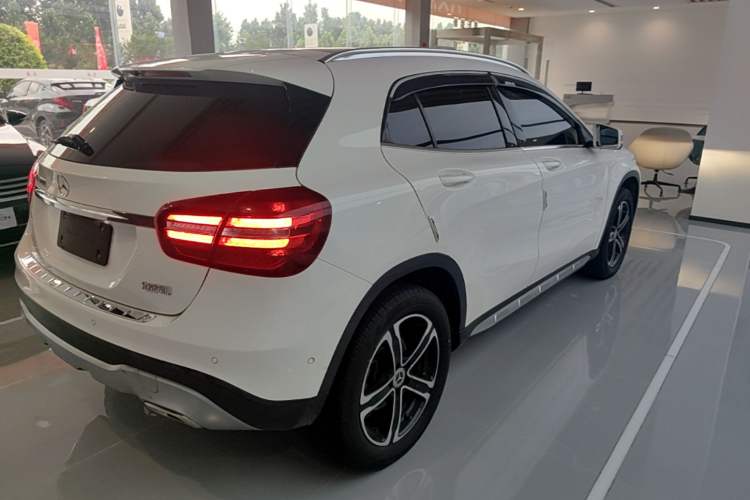 Used Mercedes-Benz GLA 2018 GLA 200 Fashion Model Rear Right 45 Deg