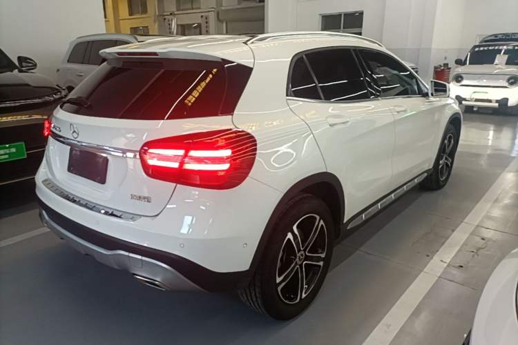 Used Mercedes-Benz GLA 2018 GLA 200 Fashion Model Rear Right 45 Deg
