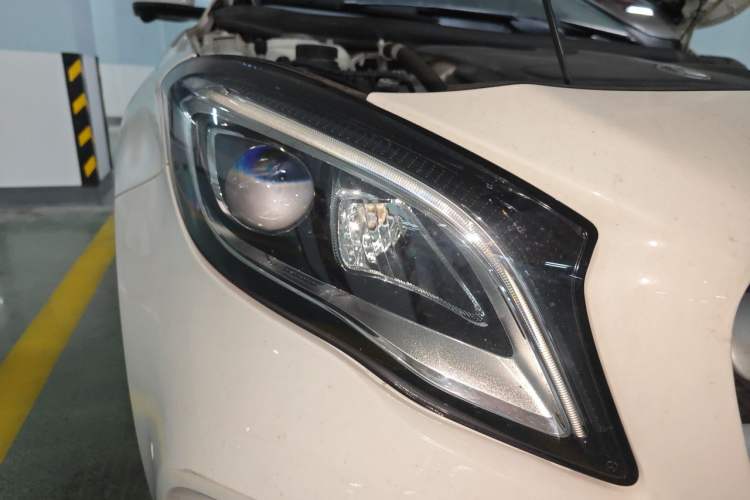 Used Mercedes-Benz GLA 2018 GLA 200 Fashion Model Right Front Headlight