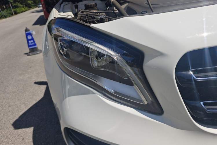 Used Mercedes-Benz GLA 2018 GLA 220 4MATIC Sport Edition Right Front Headlight