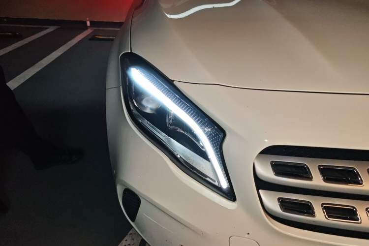 Used Mercedes-Benz GLA 2018 GLA 200 Fashion Model Right Front Headlight