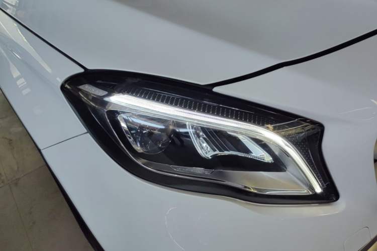 Used Mercedes-Benz GLA 2018 GLA 200 Fashion Model Right Front Headlight