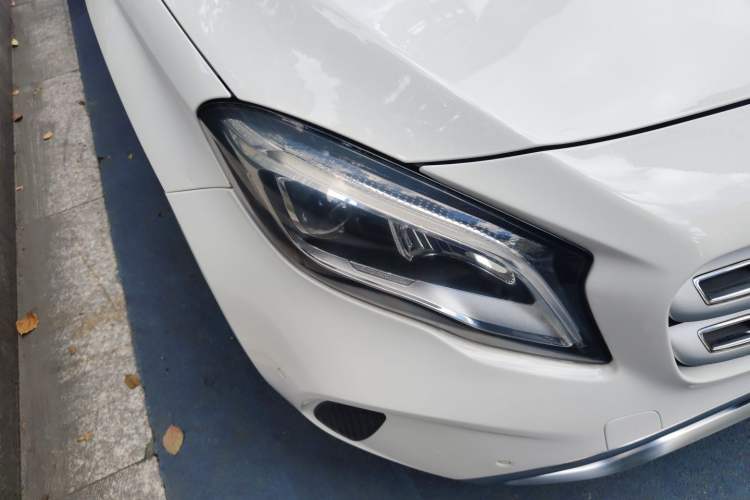 Used Mercedes-Benz GLA 2018 GLA 200 Fashion Model Right Front Headlight
