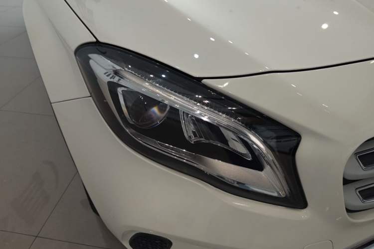 Used Mercedes-Benz GLA 2018 GLA 200 Fashion Model Right Front Headlight