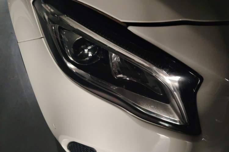 Used Mercedes-Benz GLA 2018 GLA 200 Fashion Model Right Front Headlight