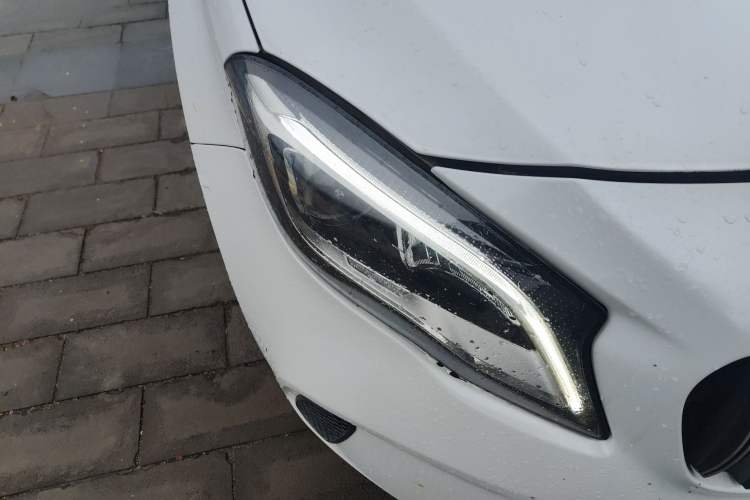 Used Mercedes-Benz GLA 2018 GLA 200 Fashion Model Right Front Headlight
