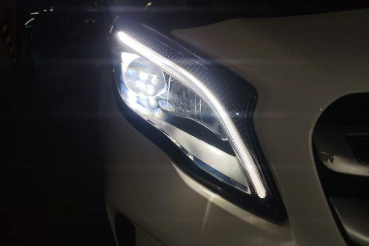 Used Mercedes-Benz GLA 2018 GLA 200 Fashion Model Right Front Headlight