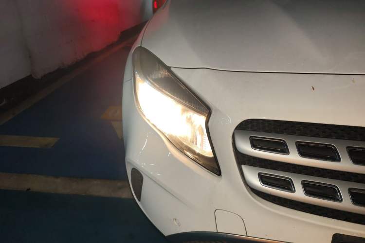 Used Mercedes-Benz GLA 2018 GLA 200 Sport Edition Right Front Headlight