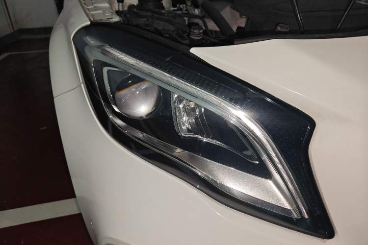 Used Mercedes-Benz GLA 2018 GLA 200 Fashion Model Right Front Headlight