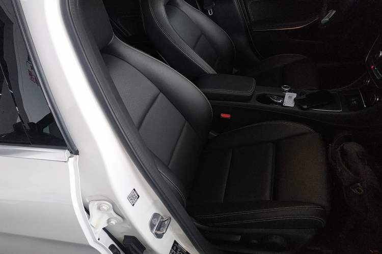 Used Mercedes-Benz GLA 2018 GLA 200 Fashion Model Right Front Seat