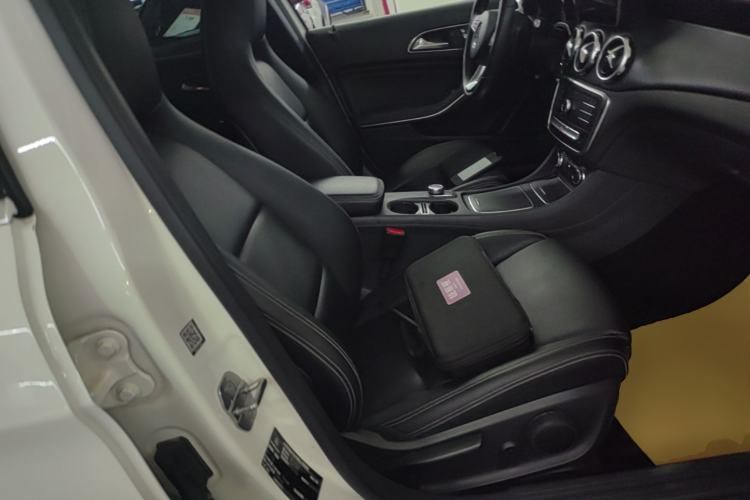 Used Mercedes-Benz GLA 2018 GLA 200 Sport Edition Right Front Seat