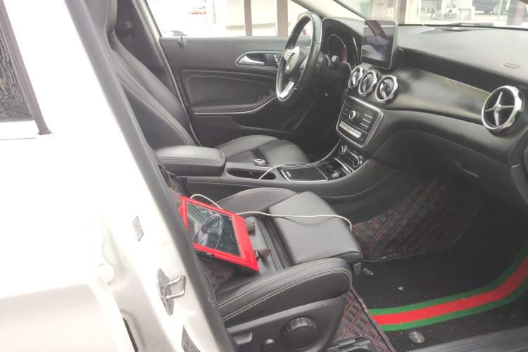 Used Mercedes-Benz GLA 2018 GLA 200 Sport Edition Right Front Seat