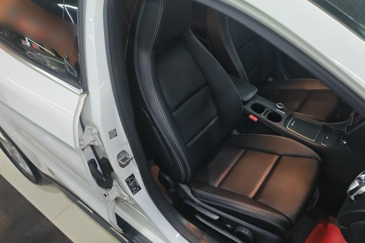 Used Mercedes-Benz GLA 2018 GLA 200 Sport Edition Right Front Seat