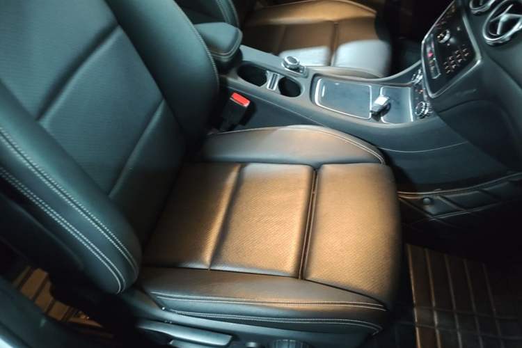 Used Mercedes-Benz GLA 2018 GLA 200 Fashion Model Right Front Seat