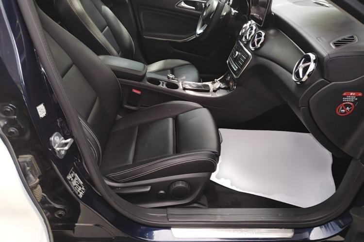 Used Mercedes-Benz GLA 2018 GLA 200 Fashion Model Right Front Seat